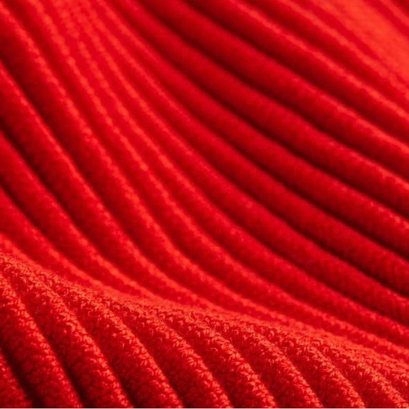 H&M Red Halter Top. Size Medium. - Picture 5 of 7